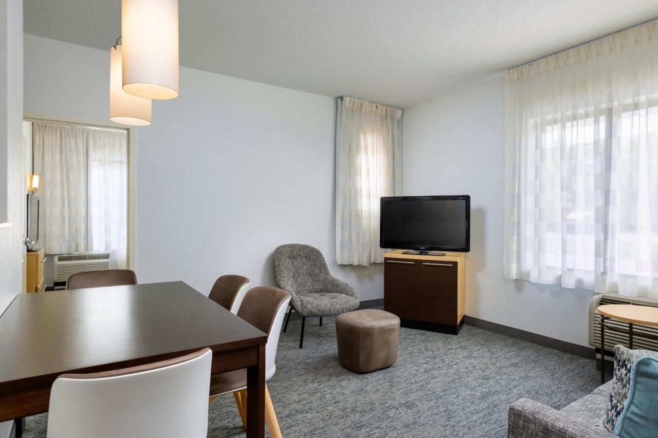 Towneplace Suites By Marriott York Bagian luar foto