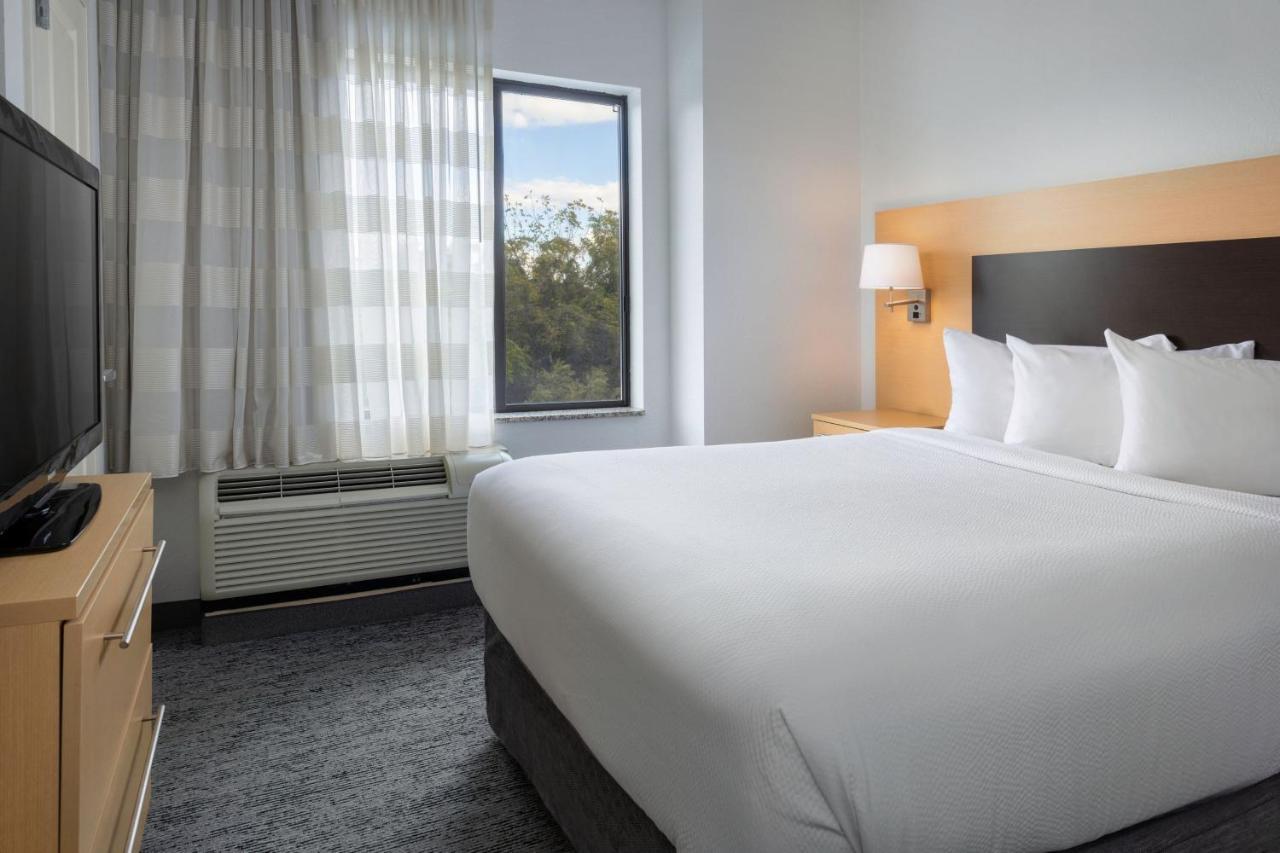 Towneplace Suites By Marriott York Bagian luar foto