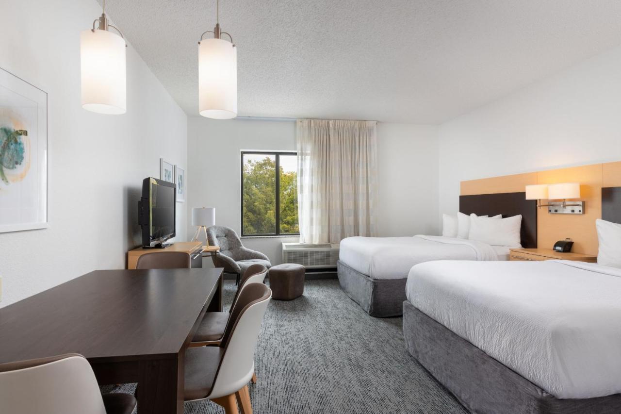 Towneplace Suites By Marriott York Bagian luar foto