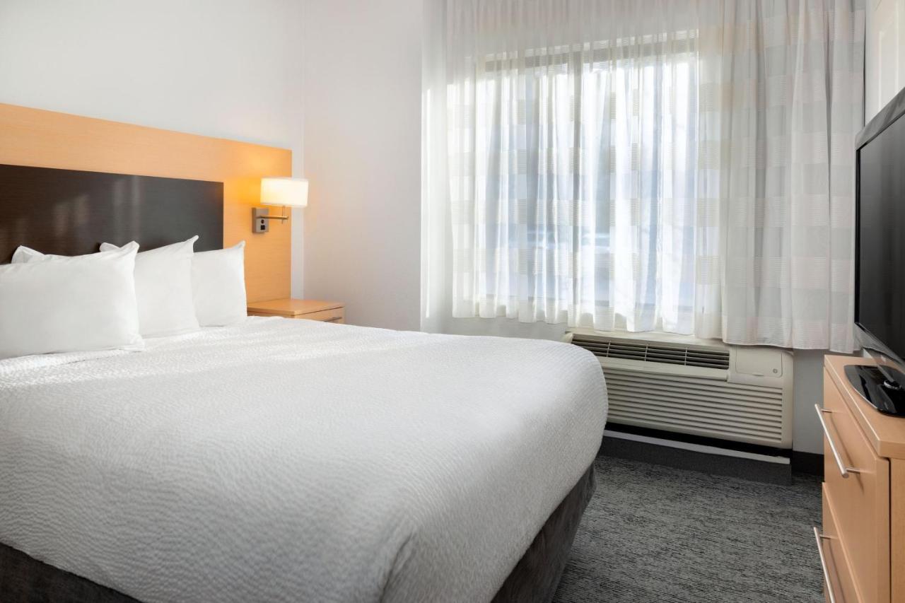 Towneplace Suites By Marriott York Bagian luar foto
