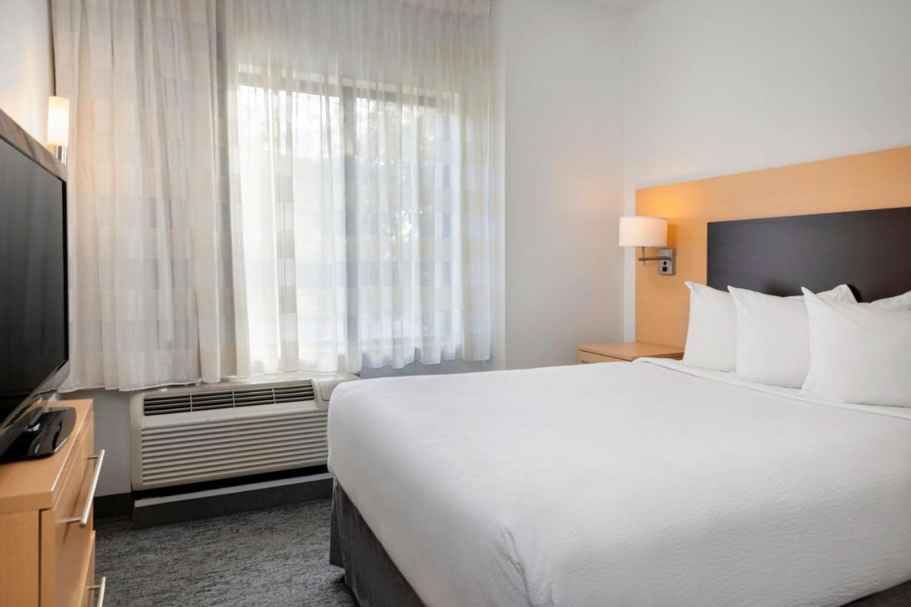 Towneplace Suites By Marriott York Bagian luar foto