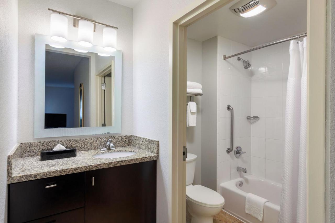 Towneplace Suites By Marriott York Bagian luar foto