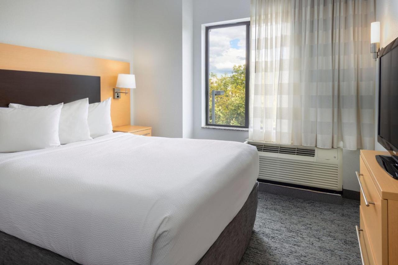 Towneplace Suites By Marriott York Bagian luar foto