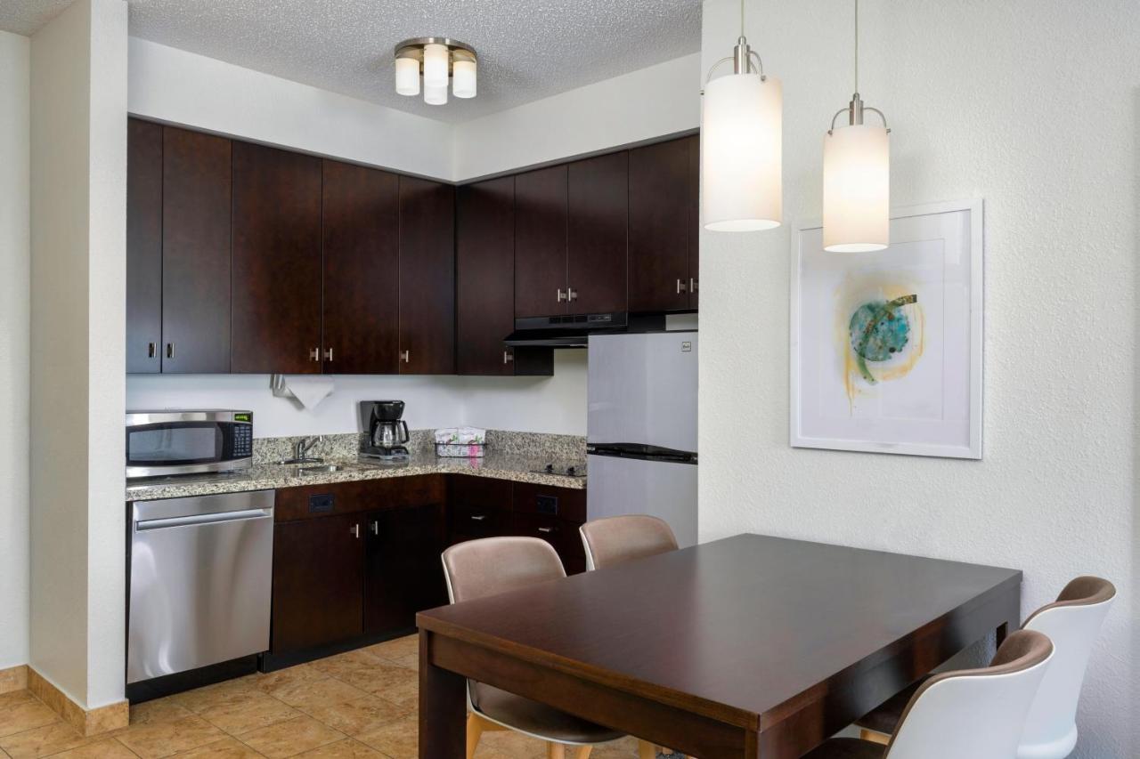 Towneplace Suites By Marriott York Bagian luar foto