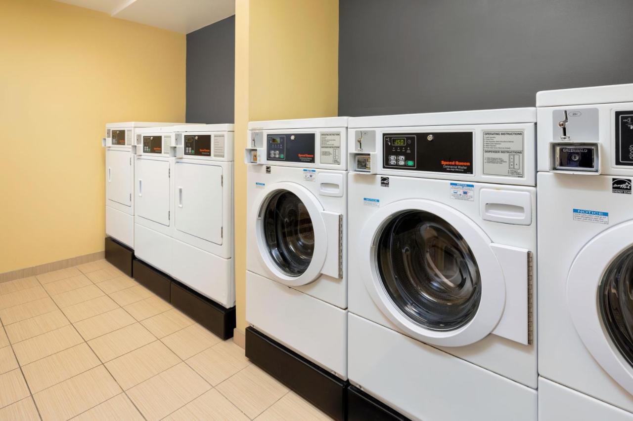Towneplace Suites By Marriott York Bagian luar foto
