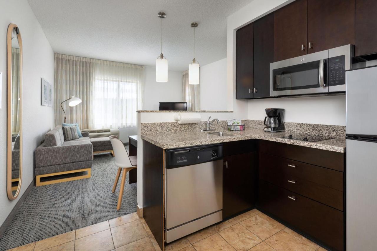 Towneplace Suites By Marriott York Bagian luar foto