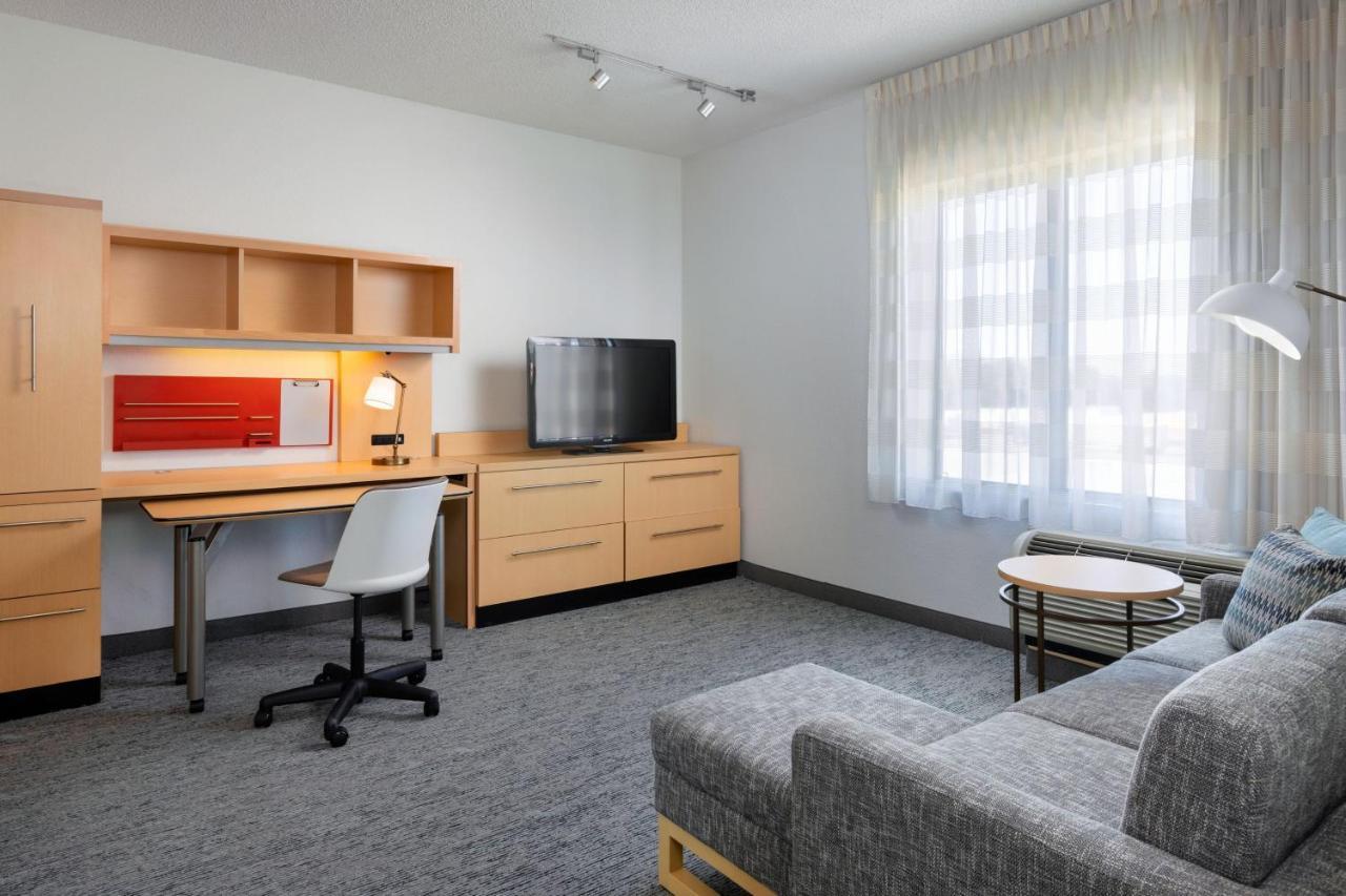Towneplace Suites By Marriott York Bagian luar foto