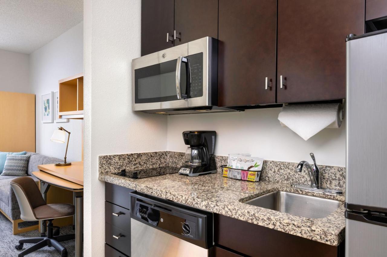 Towneplace Suites By Marriott York Bagian luar foto