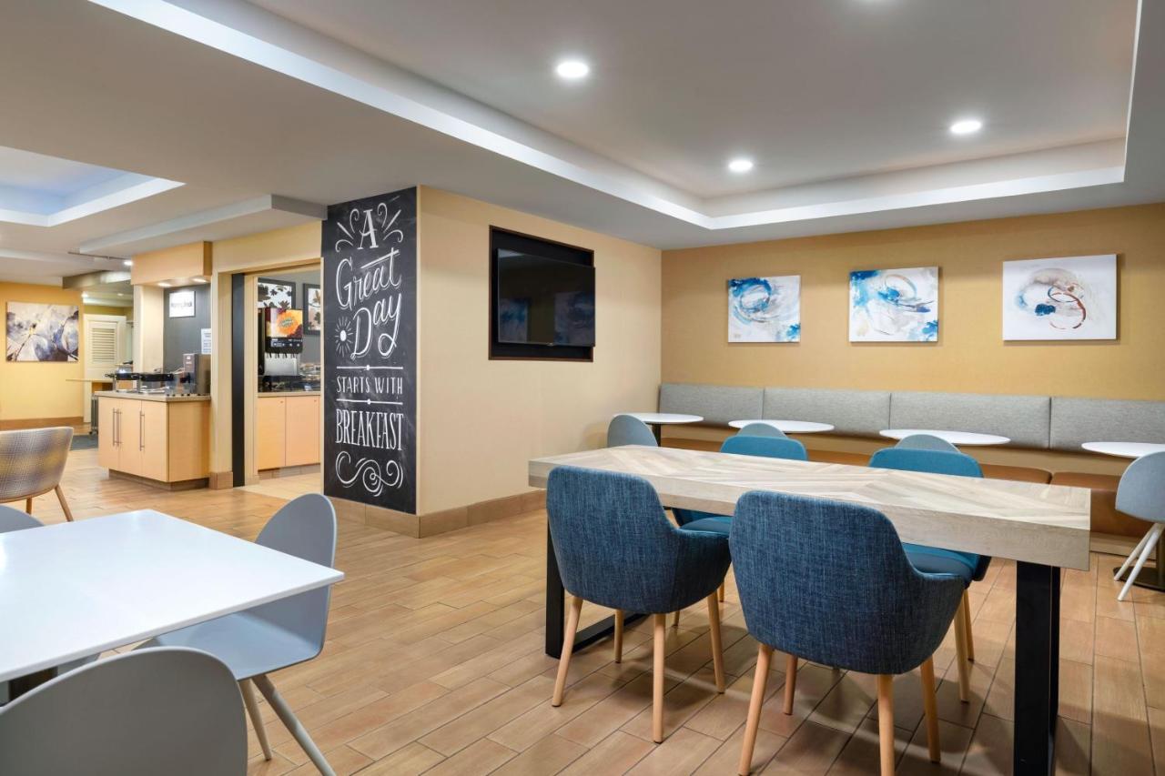 Towneplace Suites By Marriott York Bagian luar foto